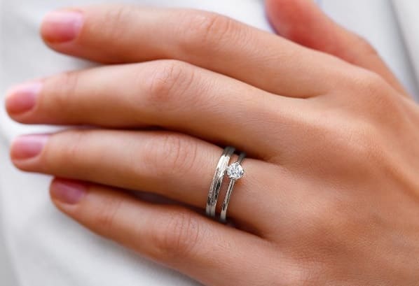 En que mano se pone el anillo de matrimonio o boda