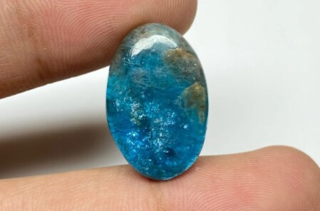 Piedra del chakra de la garganta apatito azul.