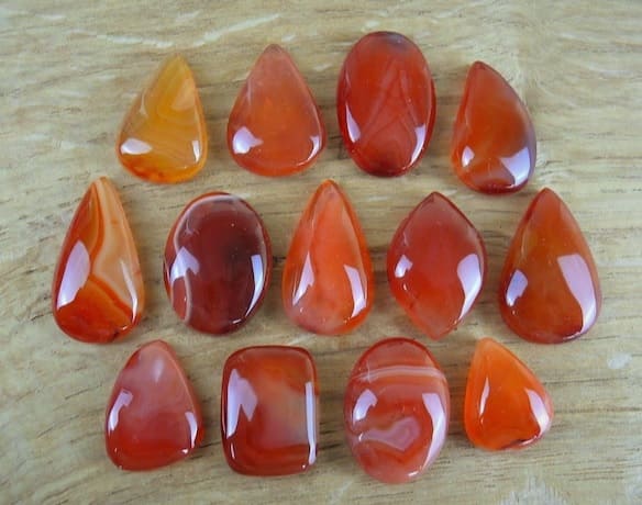 Piedra semipreciosa de color naranja