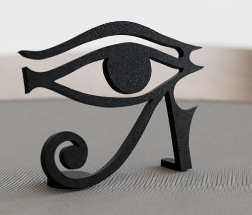 Una figurita con el emblemático símbolo egipcio