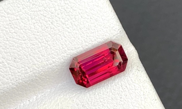 Piedra rosada usada en joyería