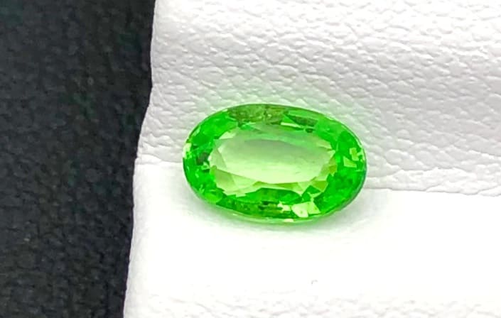 Una piedra preciosa de color verde