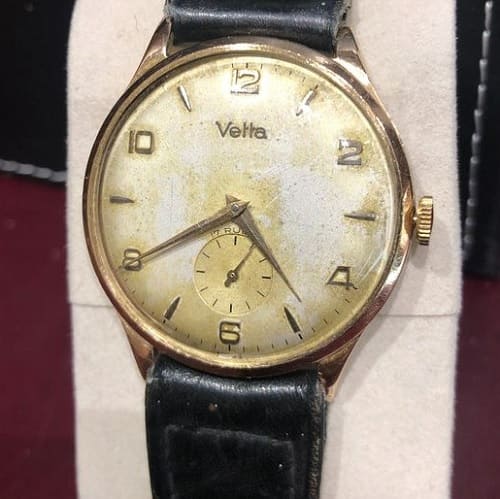Pieza de relojeria fabricada en oro macizo marca Velta